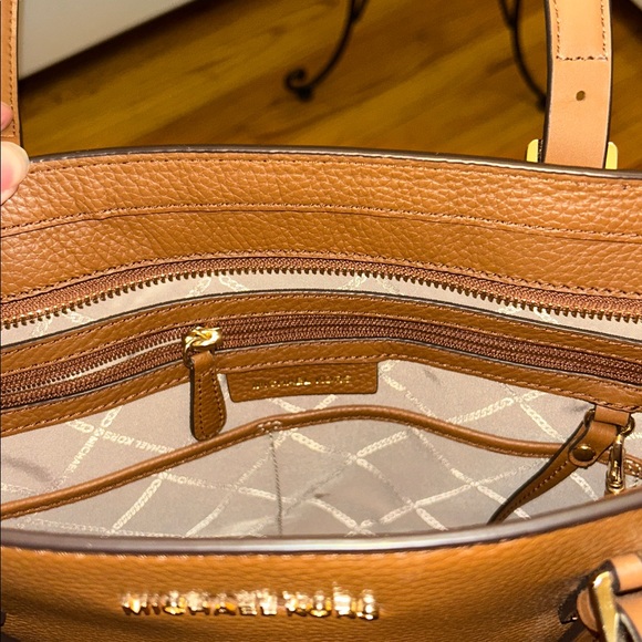 MICHAEL KORS Tan Pebbled Leather Double-Handle Tote - Picture 4 of 6